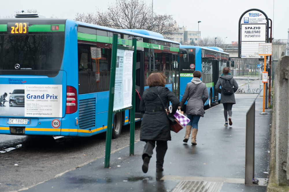 Trasporti: la Brianza taglia 2 linee di bus, pendolari e studenti infuriati