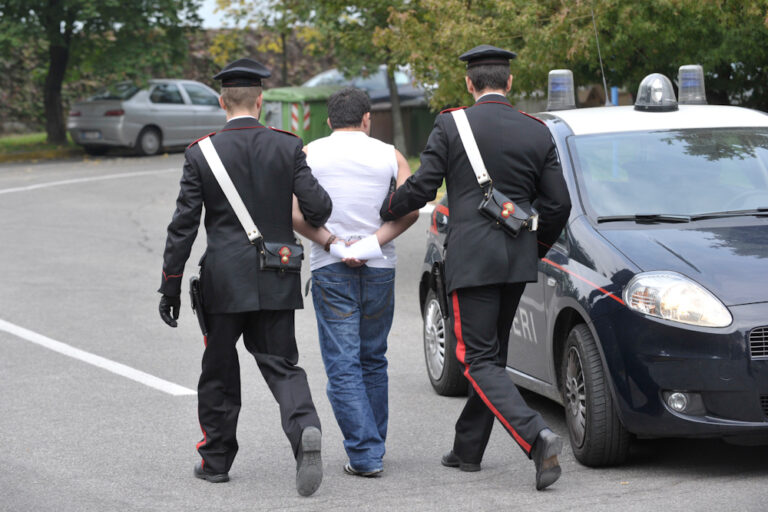 Tentata estorsione: i carabinieri di Cinisello arrestano un uomo e una donna