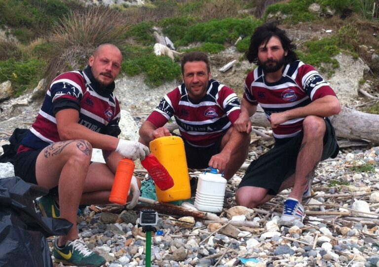 Iride Cologno: rugbisti a Ponza per ripulire le spiagge