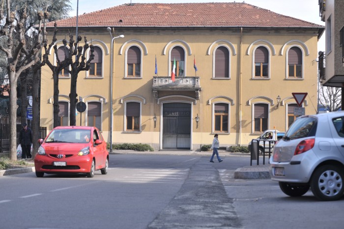 Momenti di tensione in Comune a Cormano: fermato un uomo