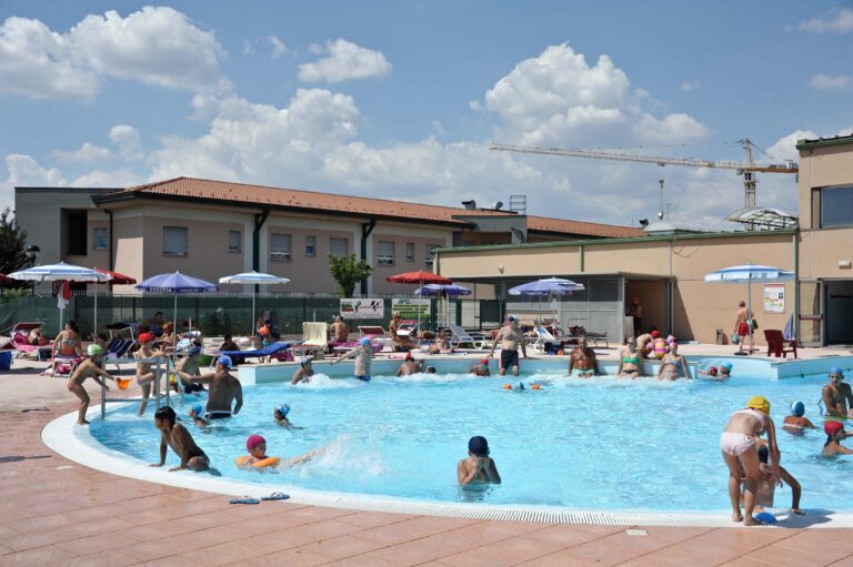 Il caldo impazza piscine da record nel milanese. Ma Sesto è ko
