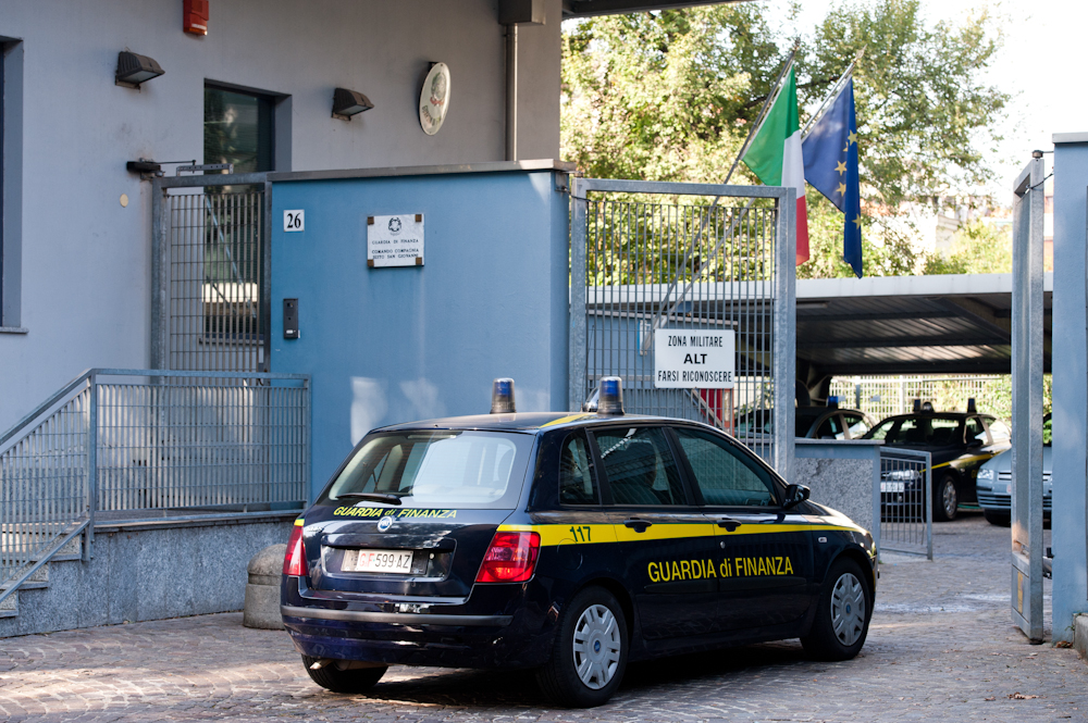 Spacciatore in taxi scoperto a venedere droga nella Milano bene