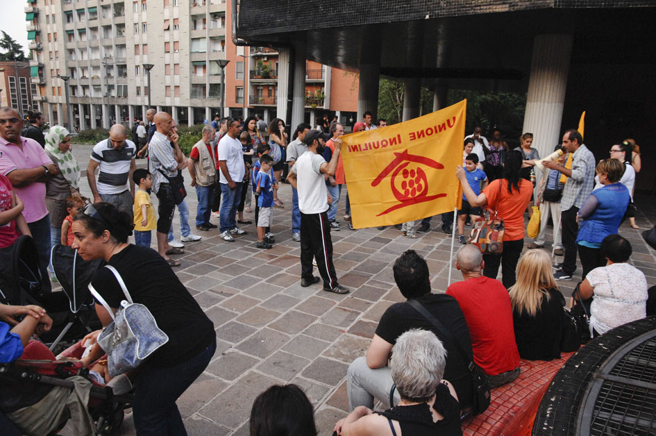 Sesto, Unione Inquilini: flash mob contro la giunta che toglie la residenza agli sfrattati
