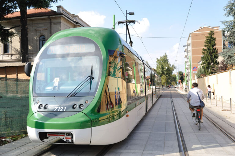 In bici sul tram: a Milano si prepara la rivoluzione