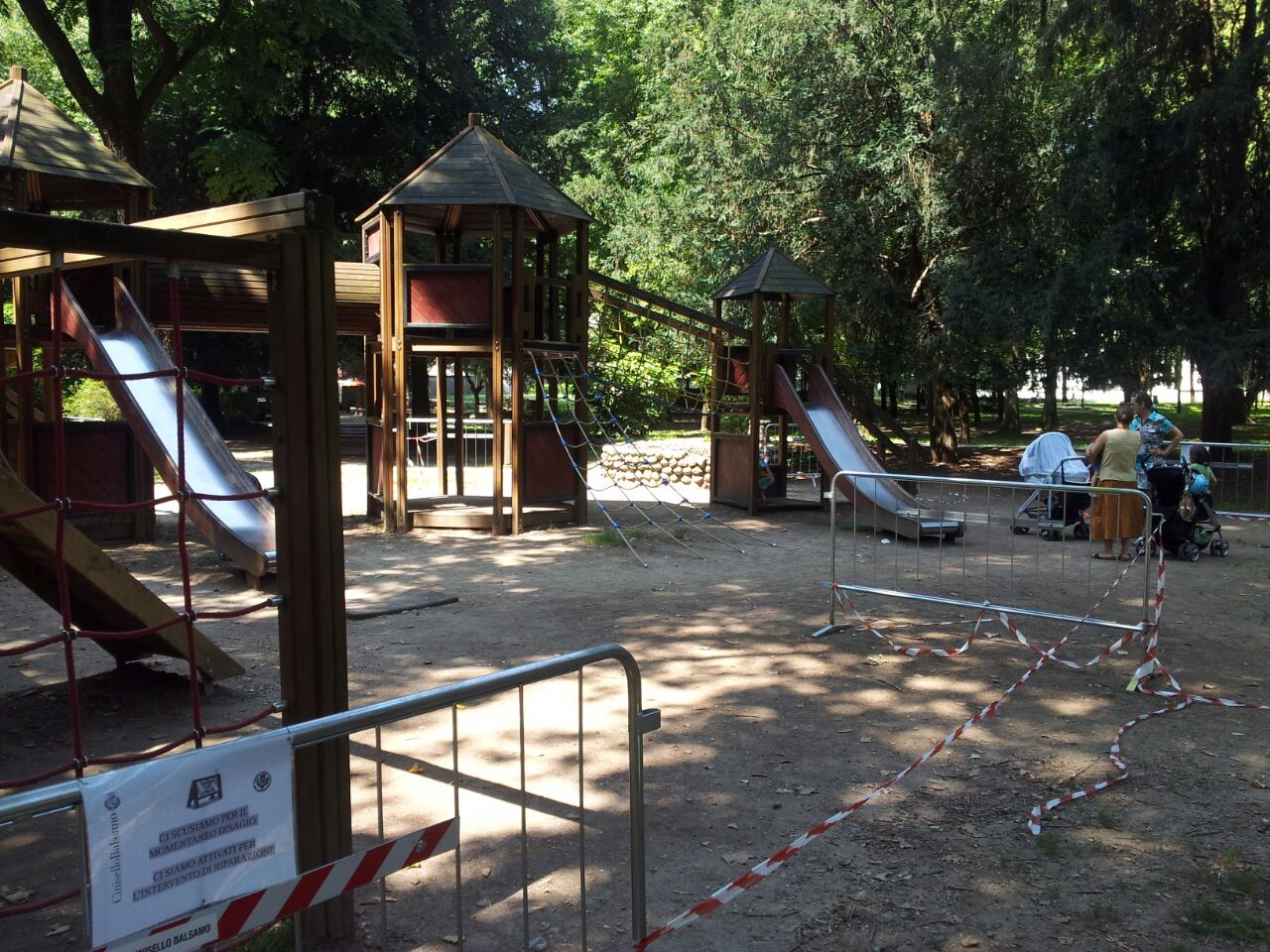 Via la sabbiera da Villa Ghirlanda: mamme “in rivolta”