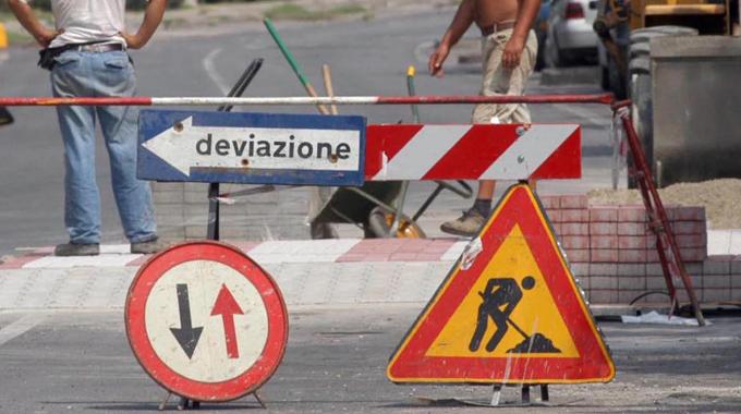 Lavori in via Vittorio Veneto per la rete idrica