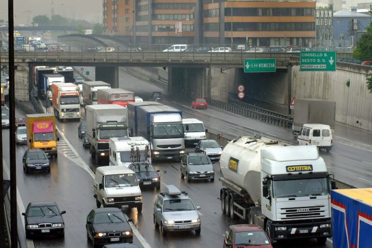 Incidente sulla A4 a Sesto: un morto. Traffico in tilt