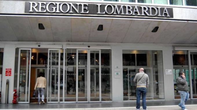 Lombardia, tagli del 10 per cento ai vitalizi degli ex consiglieri regionali