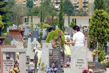 Riduzione fasce di rispetto cimiteriale: i grillini all’attacco