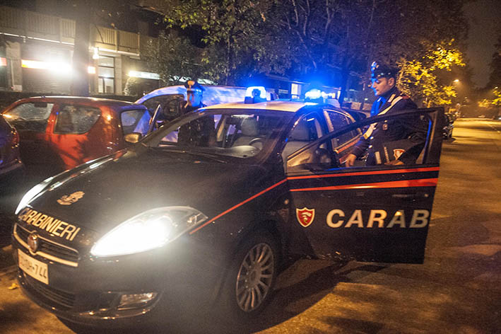 Rissa in strada con tanto di ascia: due arresti dei carabinieri