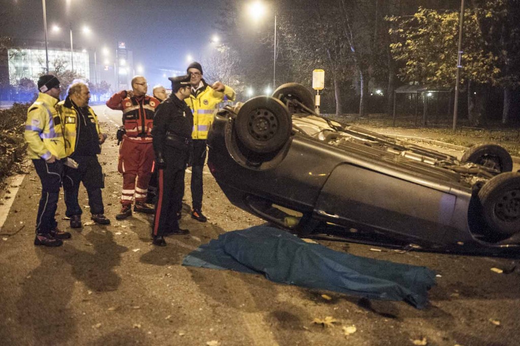 incidente mortale in viale sarca, ribaltamento