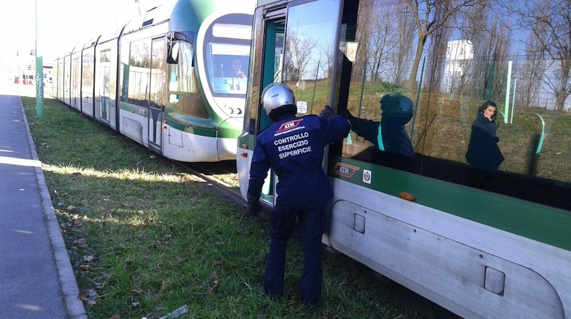 Tram in panne al Parco Nord, pendolari della 31 nel caos tra Cinisello e Milano