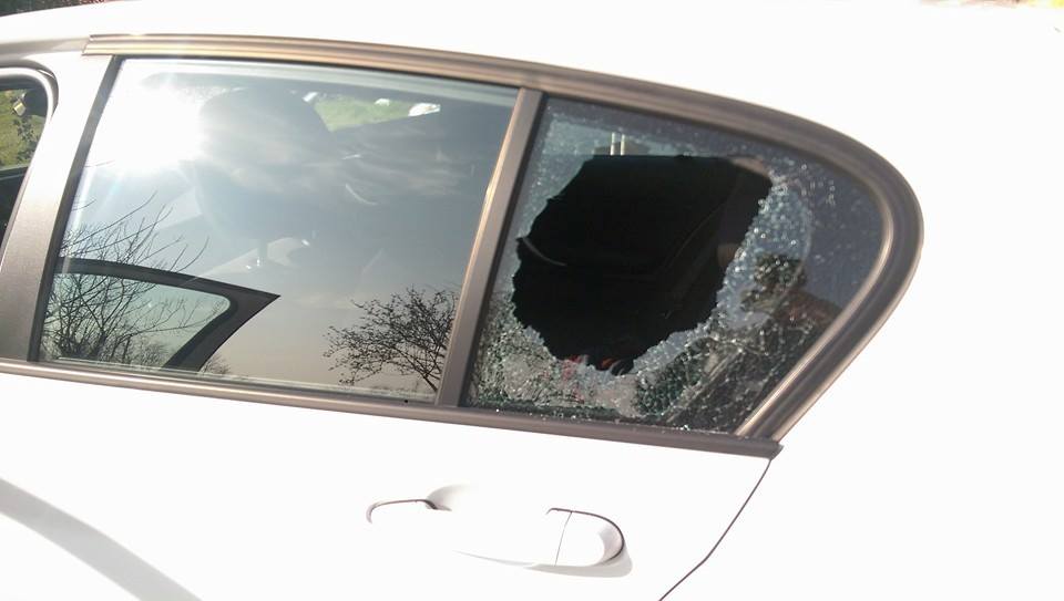 Bresso preda di ladri e vandali: decine di auto danneggiate
