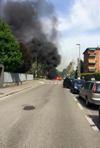 incendio-auto-paderno2