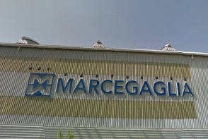 Marcegaglia, viale Sarca: i sei operai sono ancora sul tetto
