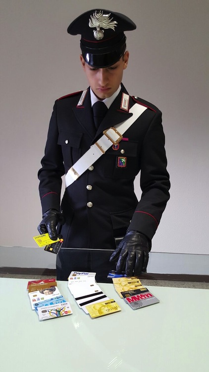 Arrestato dai carabinieri ‘collezionista’ di carte di credito clonate