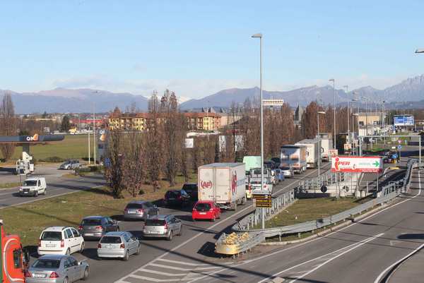 Cantieri a Monza in viale delle Industrie: scattano i divieti
