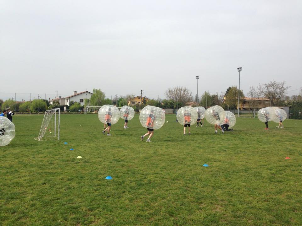 Calcio e divertimento: al Parco Nord arriva il Bubble Football