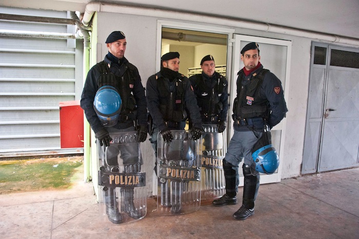 Cinisello, 100 poliziotti per sgomberare 5 alloggi a Sant’Eusebio