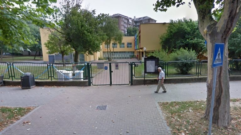 Allarme pedofilia davanti a una scuola a Cinisello