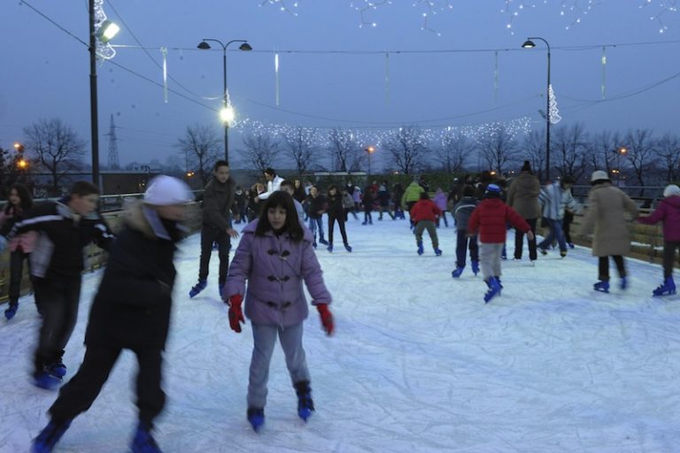 Pattinaggio sul ghiaccio all’aperto: anche a Cologno arriva il Natale