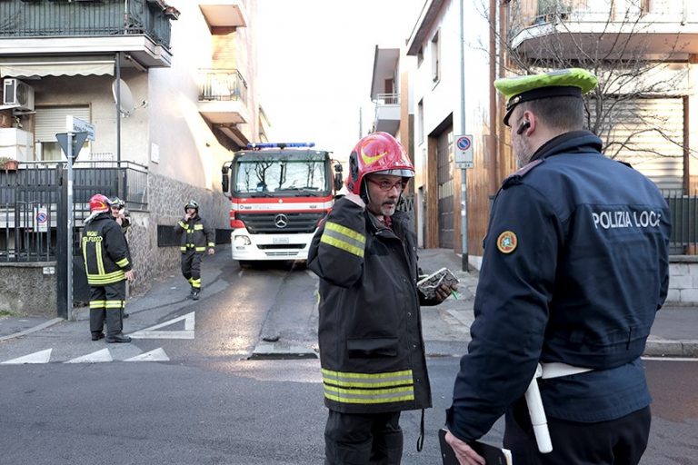 Incendio a Cinisello: fiamme in via D’Annunzio, salvi due anziani