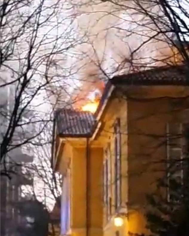 Incendio a Villa Zorn alla Befana dell’Anpi. Fuochi artificiali la causa (gallery)