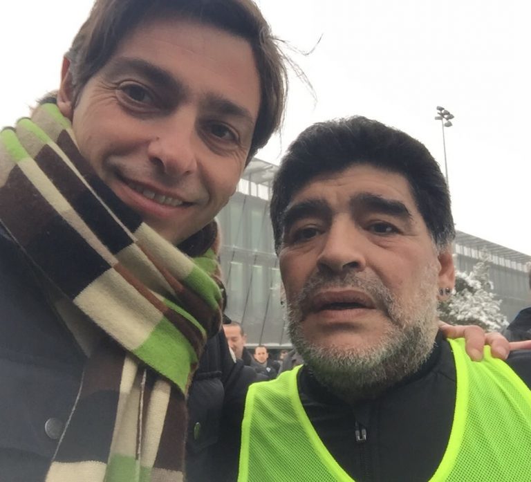 Il presidente della Pro Sesto Albertini immortalato con Maradona: colpo di mercato?