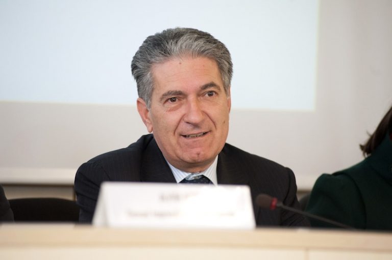 Carlo Lio, il difensore civico regionale con la “licenzia” media. Il servizio de Le Iene