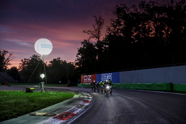 Monza, biciclette in autodromo di notte: torna la 12H Cycling Marathon