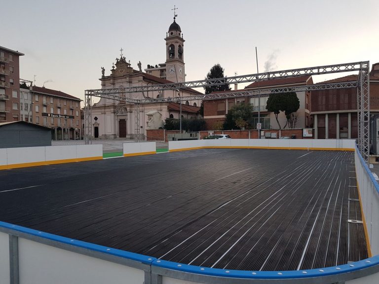 Pattinaggio sul ghiaccio a Cinisello: quasi pronta la maxi pista di piazza Gramsci