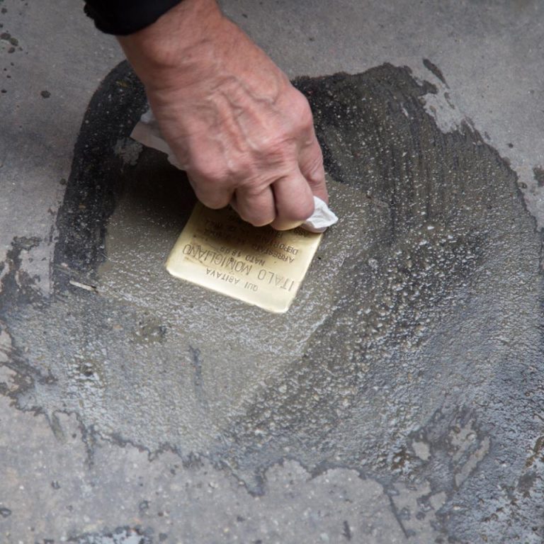Cinisello: una “pietra d’inciampo” per ricordare Giuseppe Berna, deportato a Mauthausen