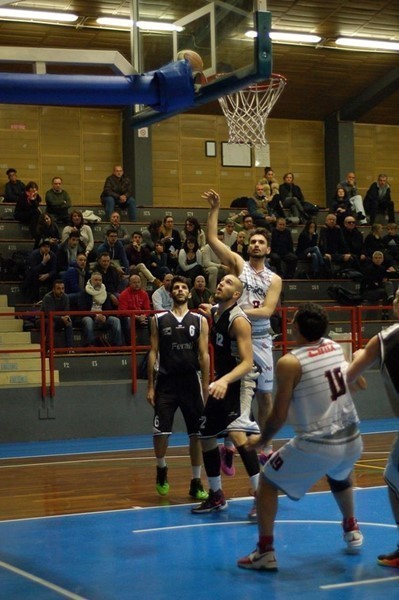 Basket: vince Cusano nel derby contro Paderno, male la Posal