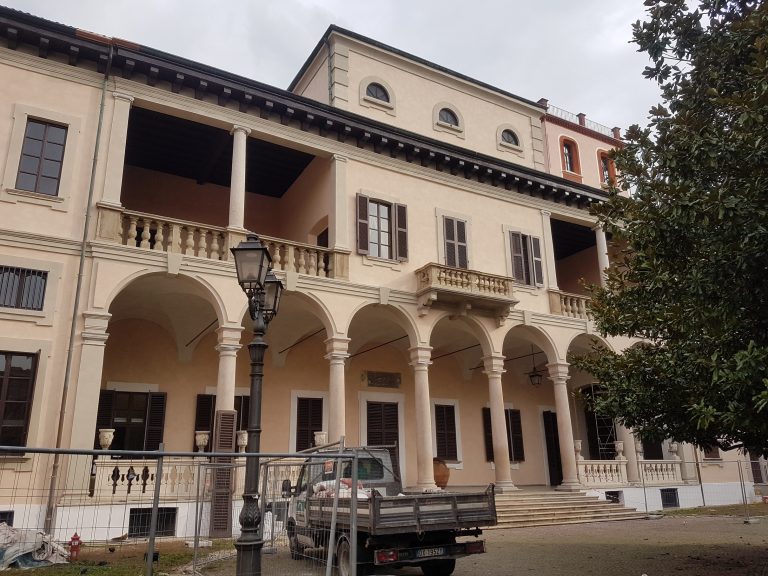 Cinisello, Villa Ghirlanda si toglie il velo: la facciata torna a splendere