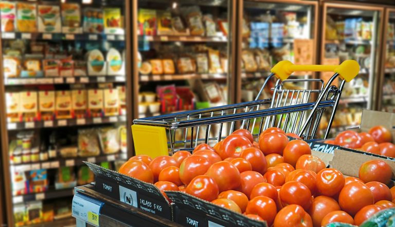 Cinisello Balsamo, da lunedì via alle richieste per i buoni alimentari