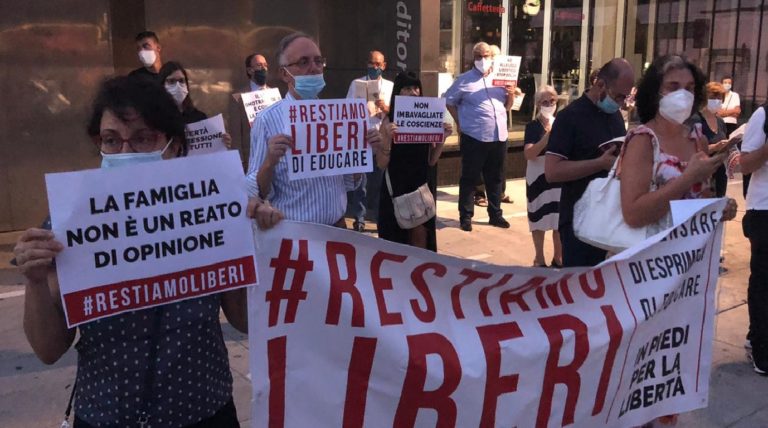 Cinisello Balsamo: #restiamo liberi, voci dalla piazza