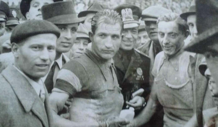 SPECIALE GIRO 2021. Gino Bartali: le vittorie, le sconfitte e le medaglie più belle appuntate sull’anima