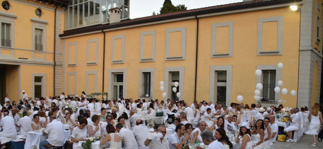 Cinisello Balsamo, torna la Cena in Bianco. Appuntamento per sabato 10 luglio