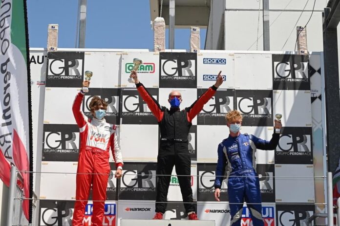 Davide Critelli sul gradino più alto del podio
