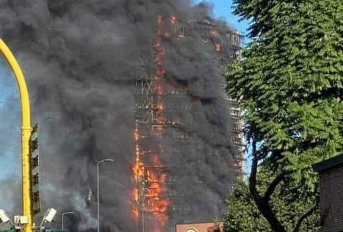 Milano, incendio distrugge un palazzo di 15 piani