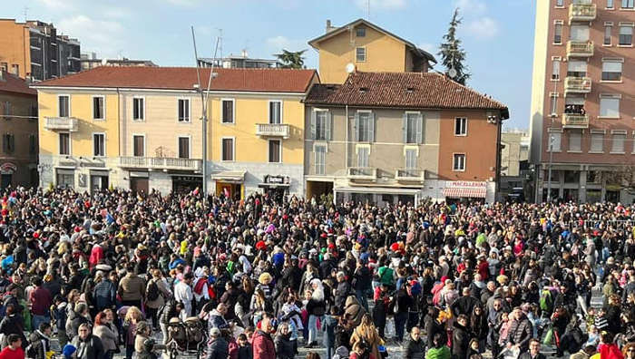 Bello il carnevale a Cinisello, “ma dove sono finiti i carri?”