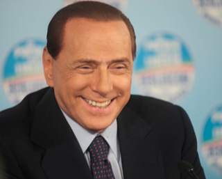 Cinisello Balsamo, quella volta che Silvio Berlusconi si rivolse ai contestatori in piazza Gramsci