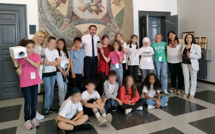 Cinisello Balsamo, giornalisti per un giorno: gli alunni della Parini intervistano il Sindaco