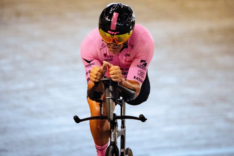 Il ciclismo, “Una catena di libertà”. L’incontro a Seregno con Andrea Devicenzi e Norma Gimondi
